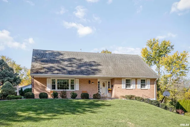 $295,000 | 1021 Christopher Court, Quincy, IL 62305