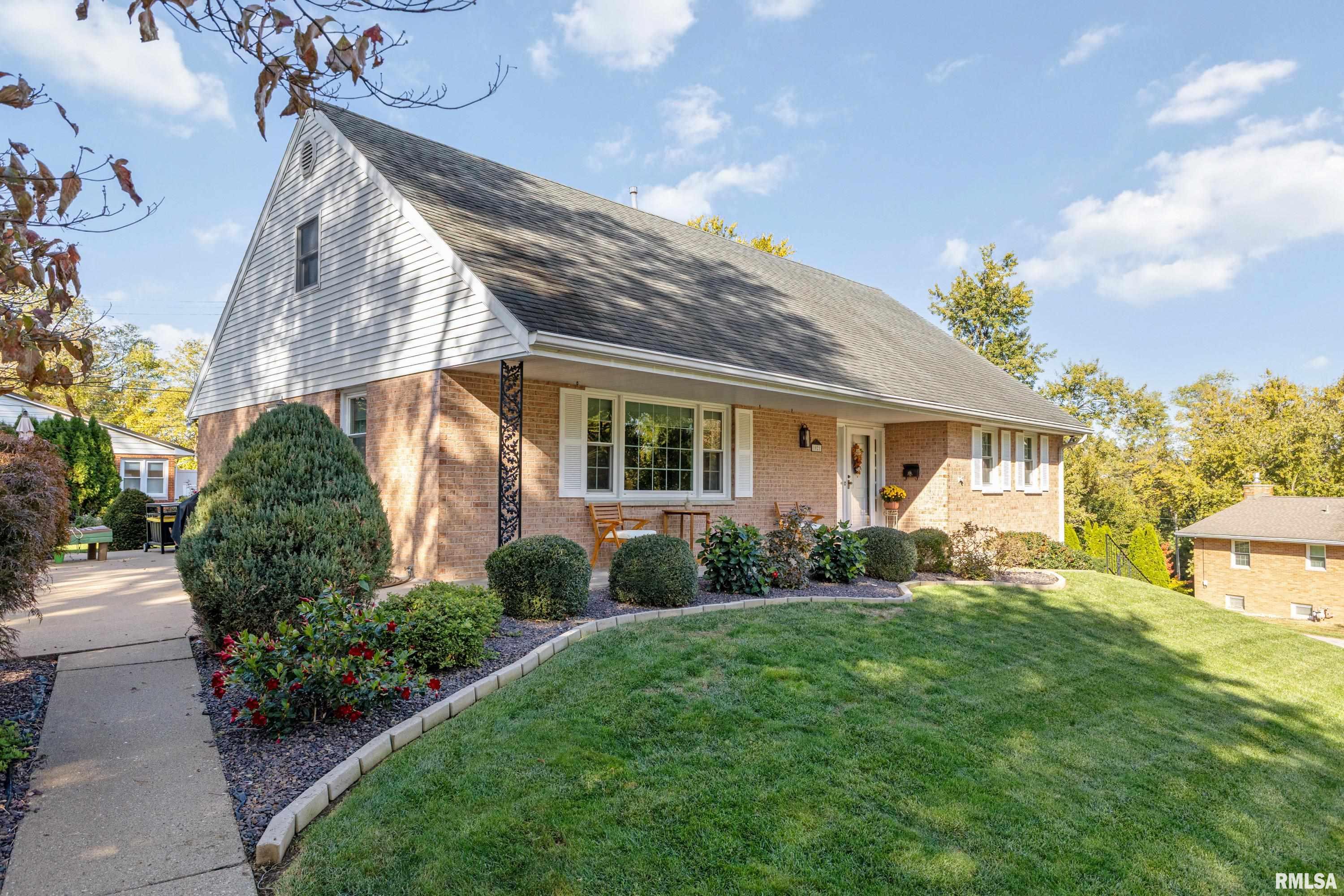 1021 Christopher Court Quincy, IL 62305 - Photo 3 of 30