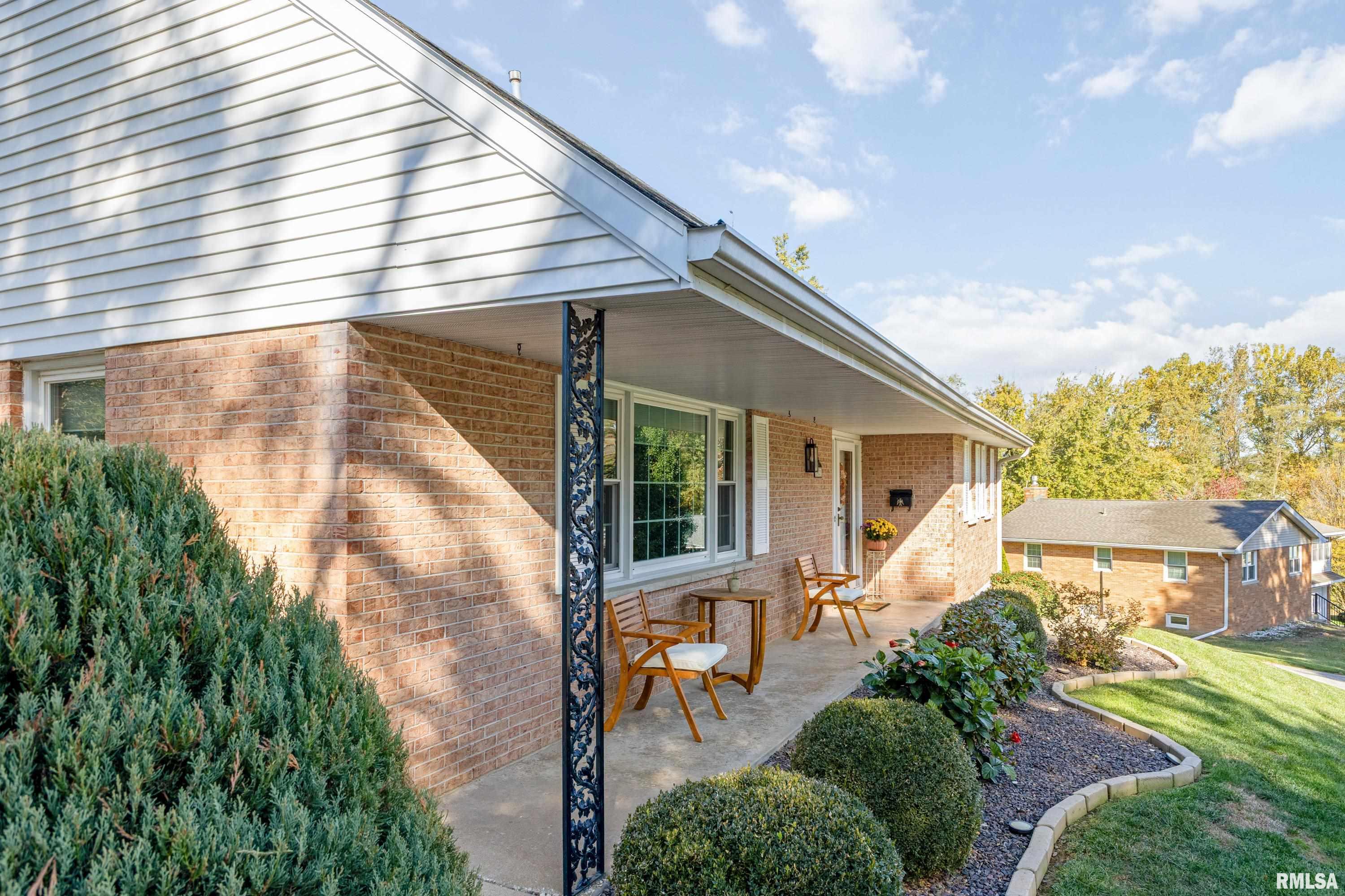 1021 Christopher Court Quincy, IL 62305 - Photo 4 of 30