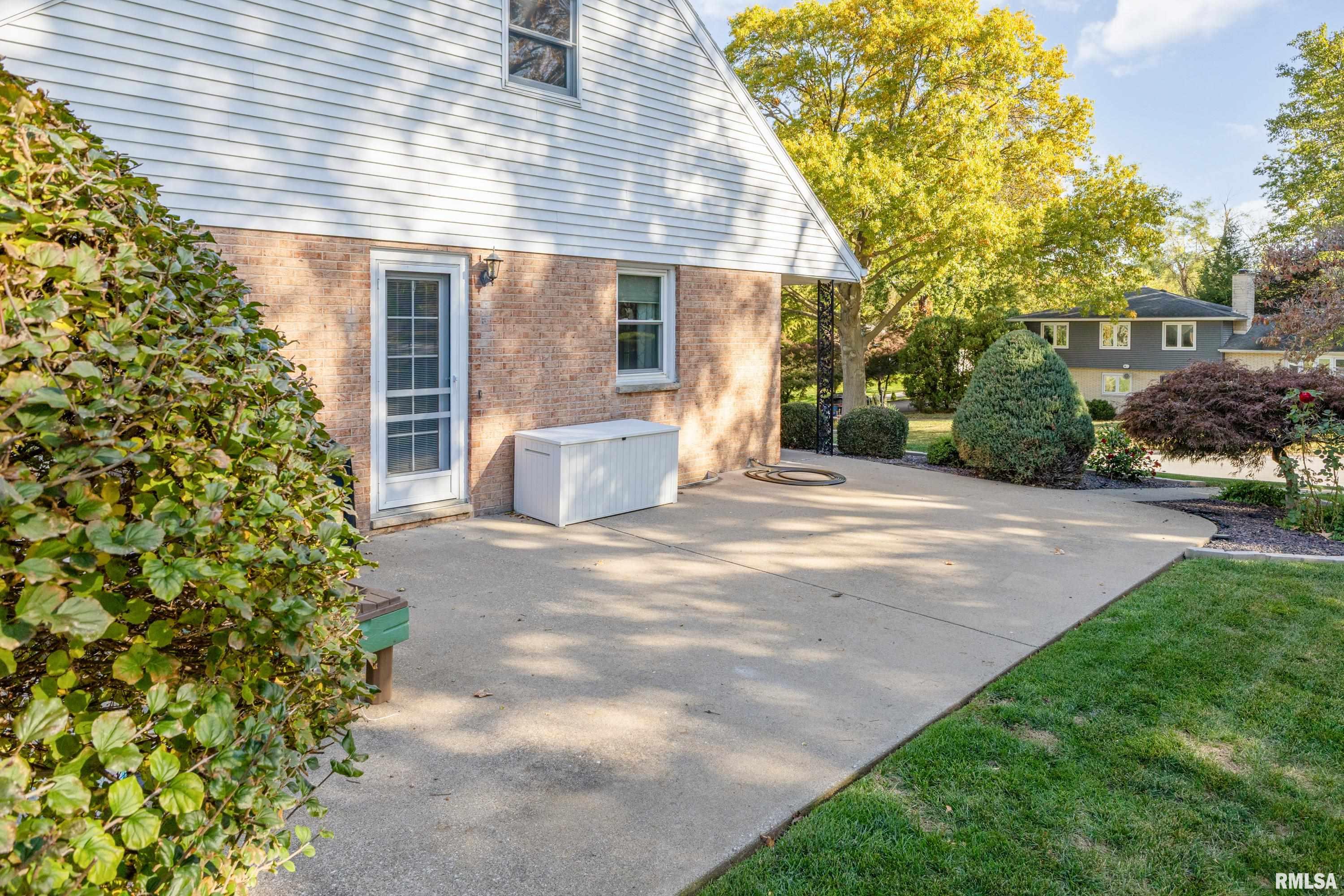 1021 Christopher Court Quincy, IL 62305 - Photo 6 of 30