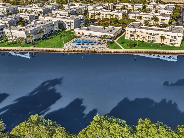 $259,900 | 19 Colonial Club Drive, Unit 105, Boynton Beach, FL 33435