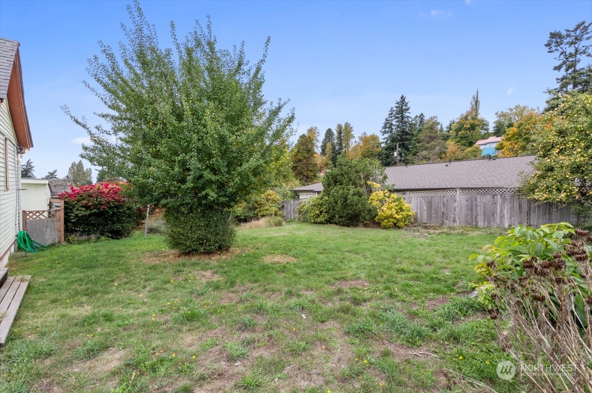 1809 Harris Avenue Bellingham, WA 98225 - Photo 26 of 27 a view of a back yard