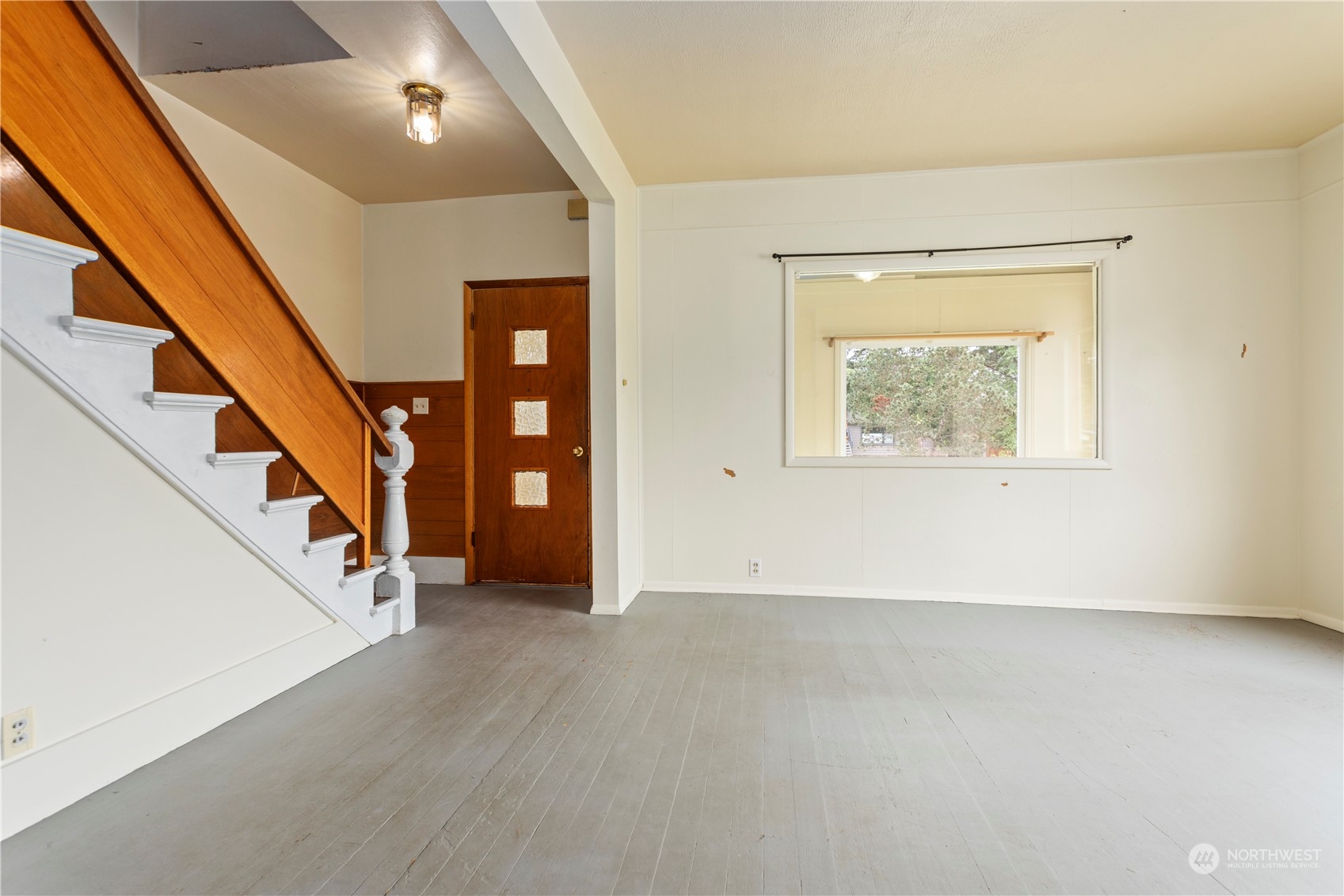 1809 Harris Avenue Bellingham, WA 98225 - Photo 8 of 27 an entryway with staircase