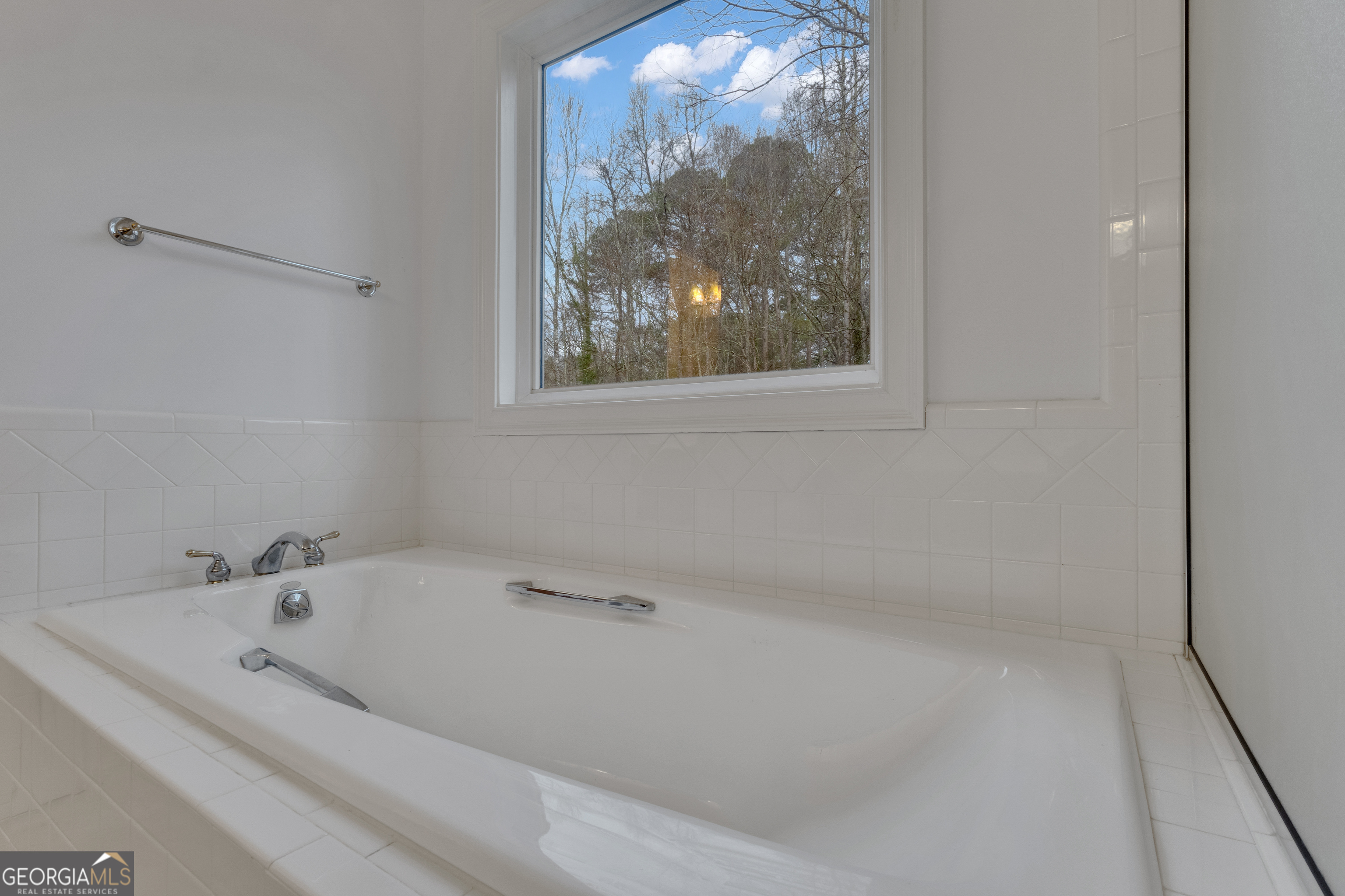 155 Rising Star Road Fayetteville, GA 30215 - Photo 41 of 89 a bathroom with a bathtub