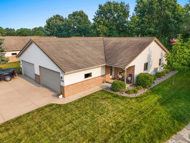 $315,000 | 1017 Pleasant View Lane, Little Chute, WI 54140