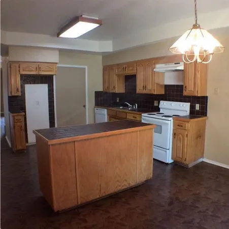 $1,695 | 316 Lochridge Drive, Azle, TX 76020