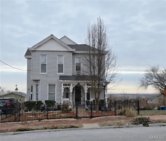 $250,000 | 437 East 4th Street, Alton, IL 62002