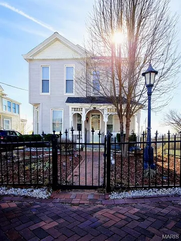 $250,000 | 437 East 4th Street, Alton, IL 62002