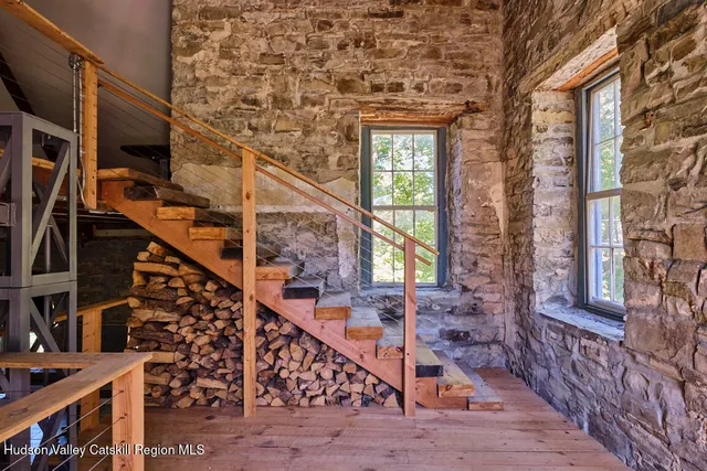 a view of entryway with a front door