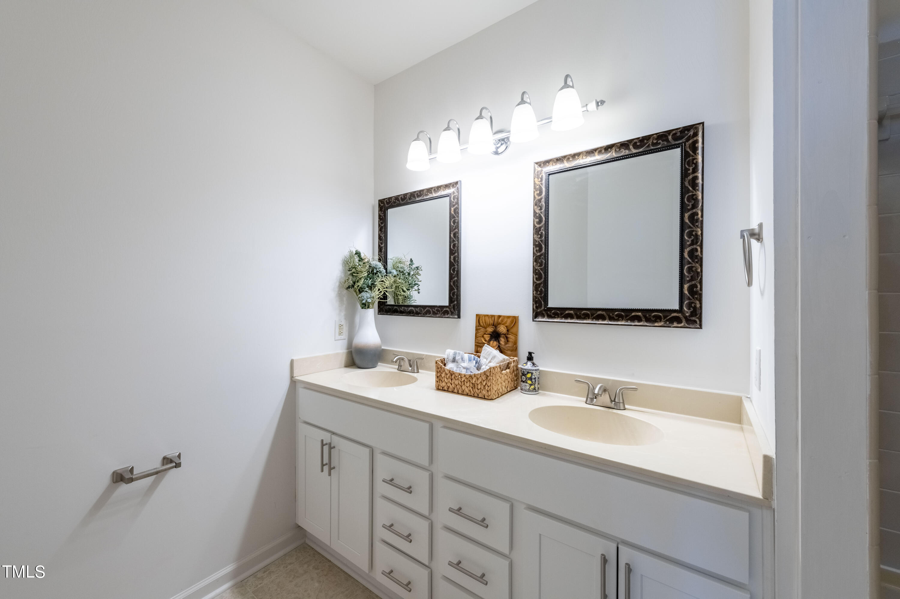 6121 Sunpointe Drive, Unit 102 Raleigh, NC 27606 - Photo 20 of 30 MBath View 1