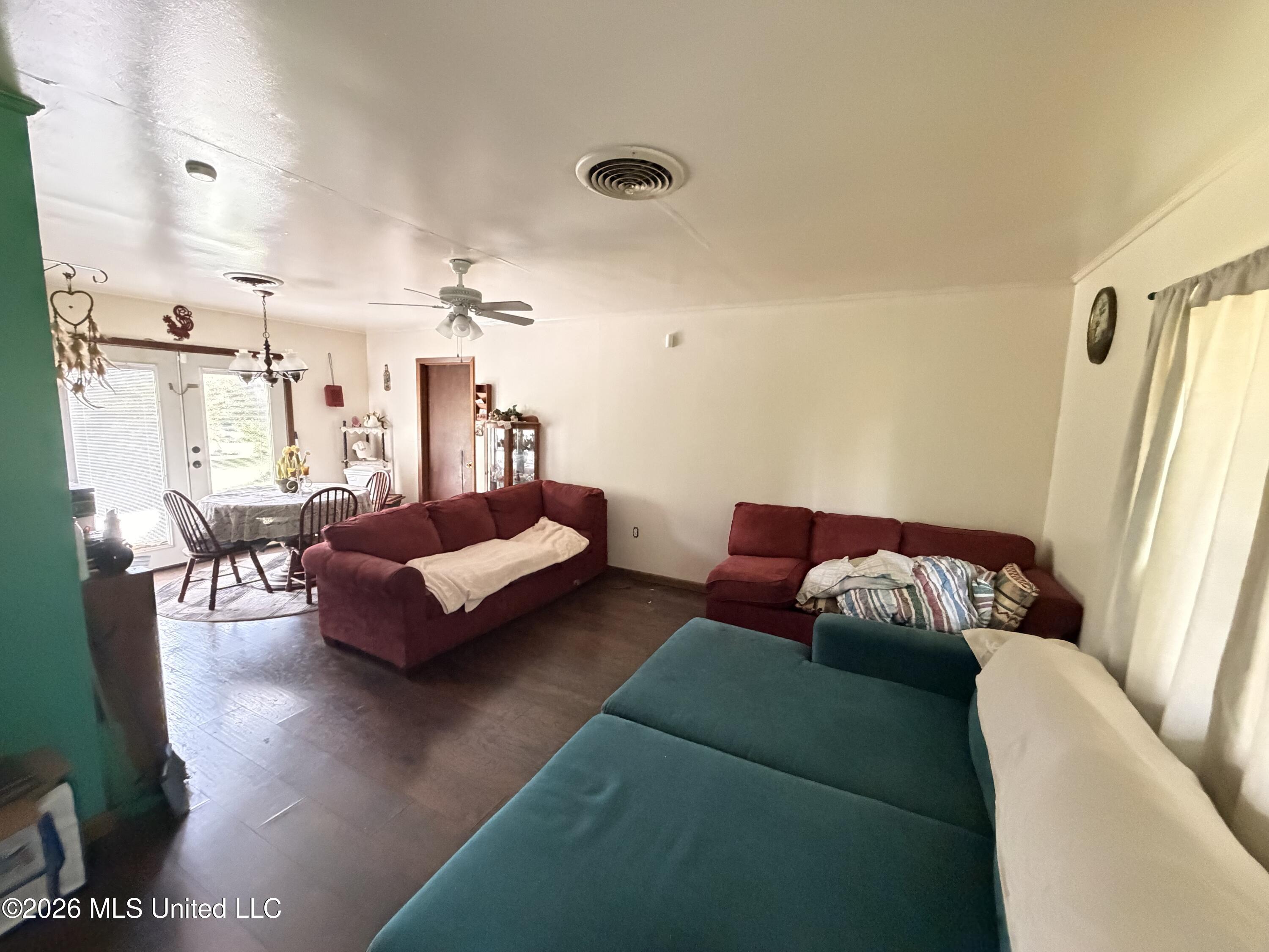 3010 Georgetown Street Hazlehurst, MS 39083 - Photo 2 of 21 IMG_2560