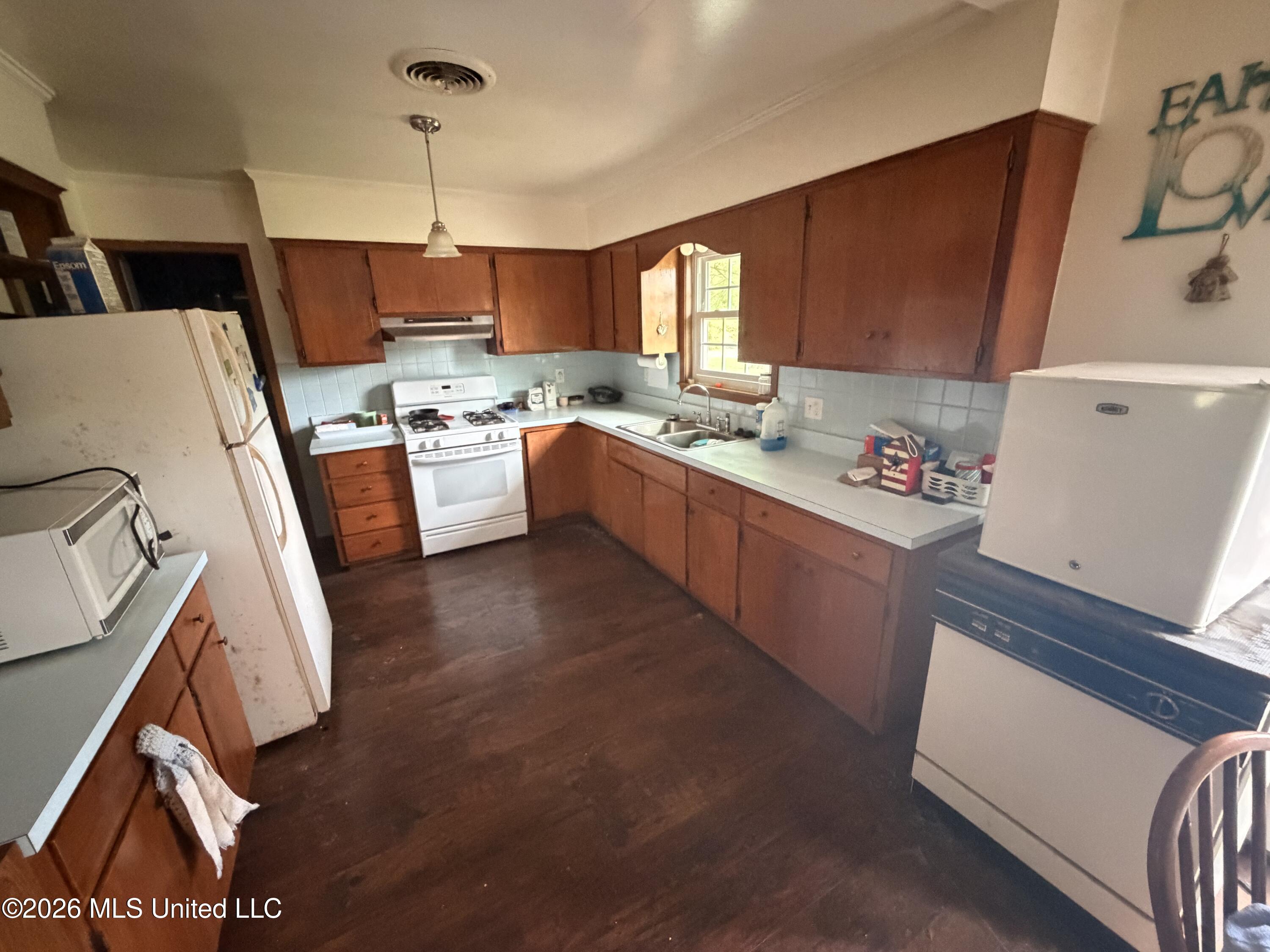 3010 Georgetown Street Hazlehurst, MS 39083 - Photo 5 of 21 IMG_2522