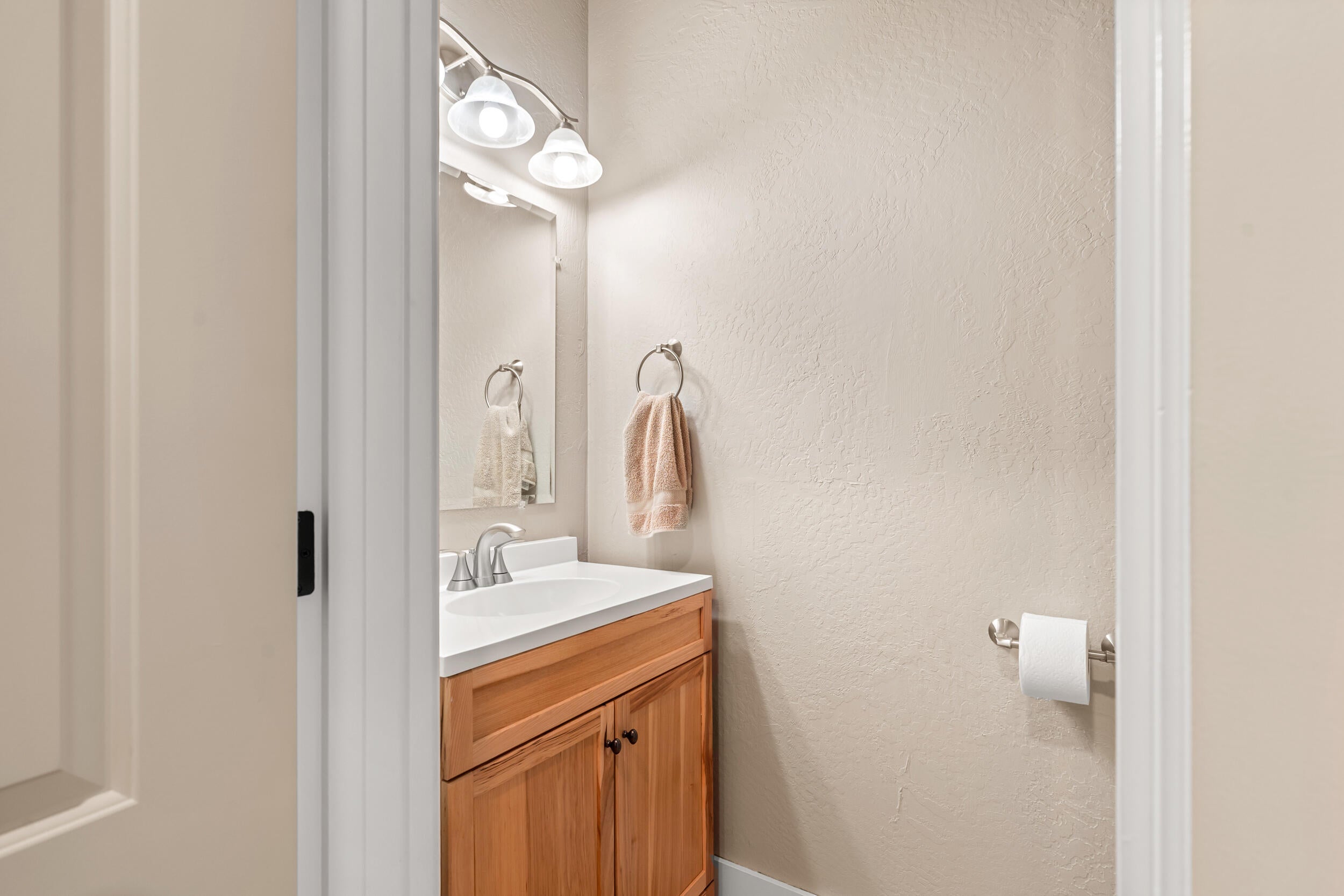 2210 East Barnett Road, Unit 7 Medford, OR 97504 - Photo 10 of 25 10_ 2210 e barnett rd, medford-08
