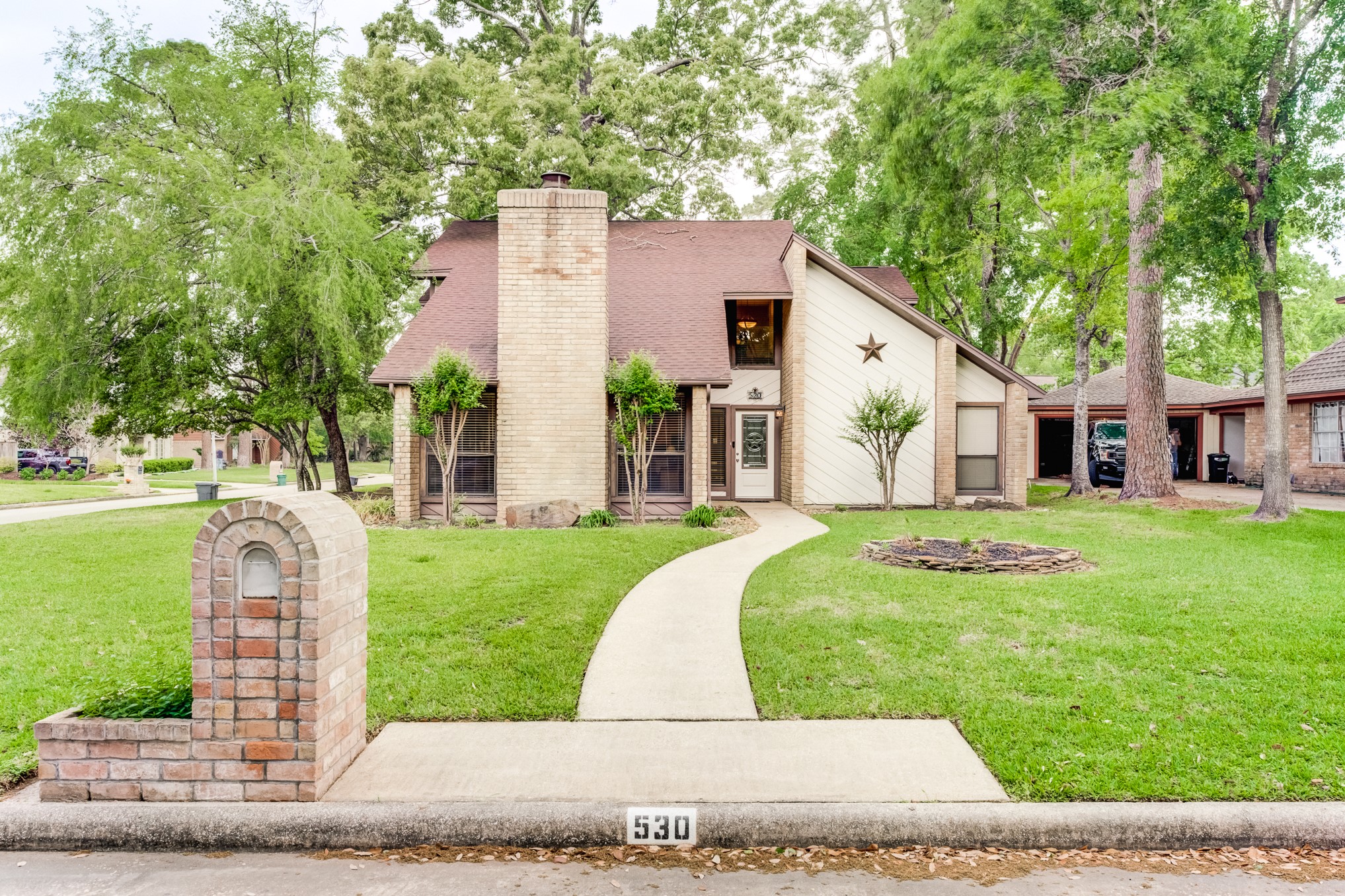 530 Kerri Leigh Court Spring, TX 77388 - Photo 3 of 46