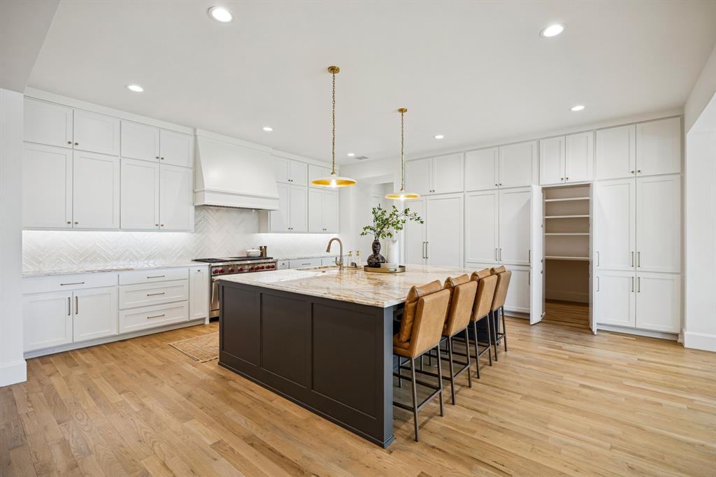 9514 Still Crk Road Dallas, TX 75238 - Photo 11 of 35 Gallery Image 11
