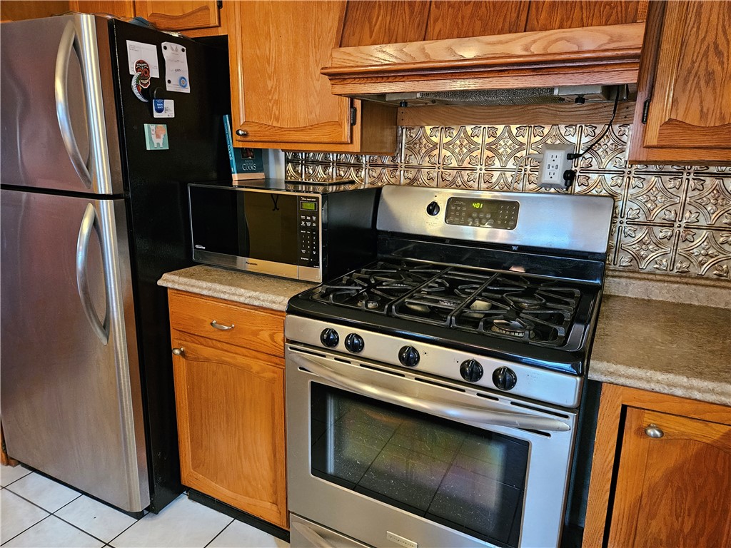 22 Riverside Avenue Johnston, RI 02919 - Photo 11 of 30 Gallery Image 11