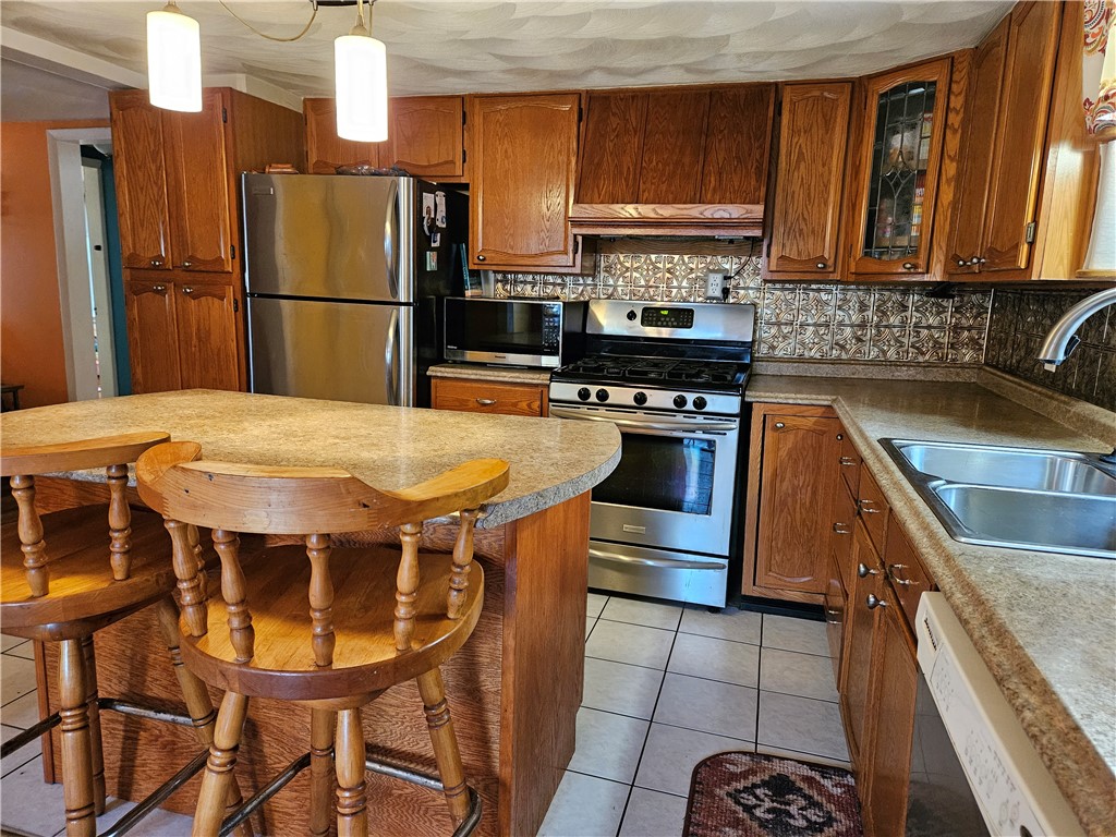 22 Riverside Avenue Johnston, RI 02919 - Photo 9 of 30 Gallery Image 9