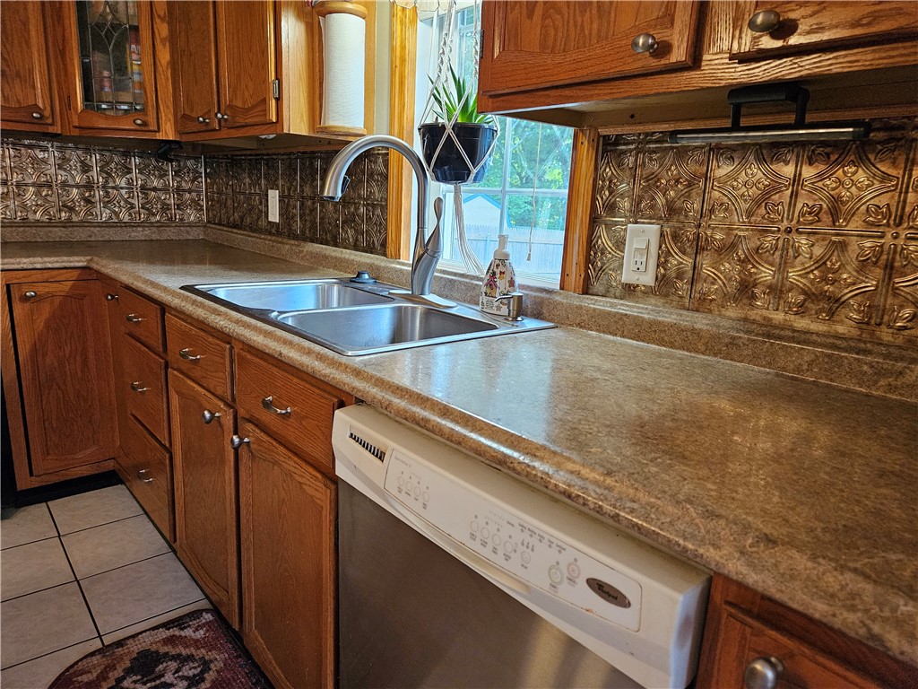 22 Riverside Avenue Johnston, RI 02919 - Photo 10 of 30 Gallery Image 10