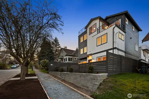 $989,000 | 1004 North 48th Street, Seattle, WA 98103