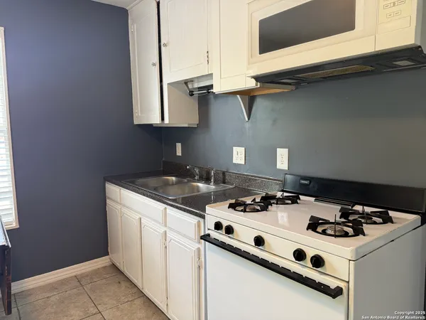 $800 | 3402 North New Braunfels Avenue, Unit 3, San Antonio, TX 78209