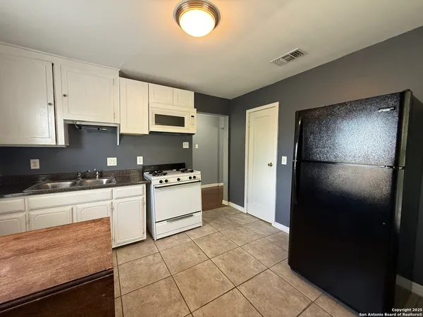 $800 | 3402 North New Braunfels Avenue, Unit 3, San Antonio, TX 78209