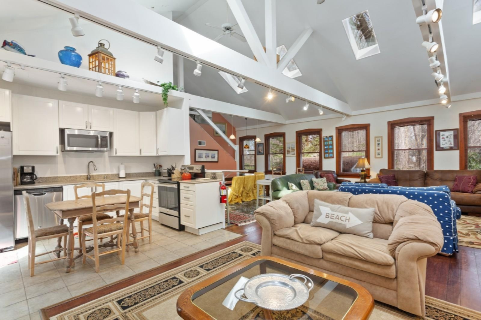 15817 Lakeshore Road Union Pier, MI 49129 - Photo 6 of 37 Living area