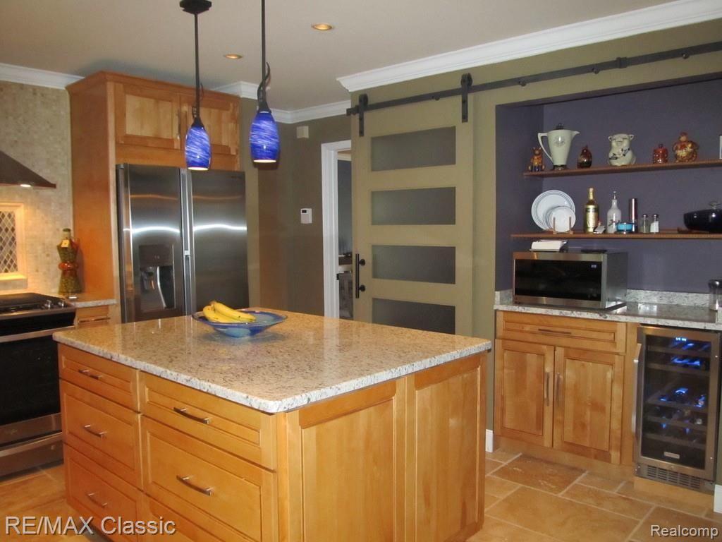 36755 Chesapeake Road Farmington, MI 48335 - Photo 11 of 36 UNADJUSTEDNONRAW_thumb_4a2f.jpg