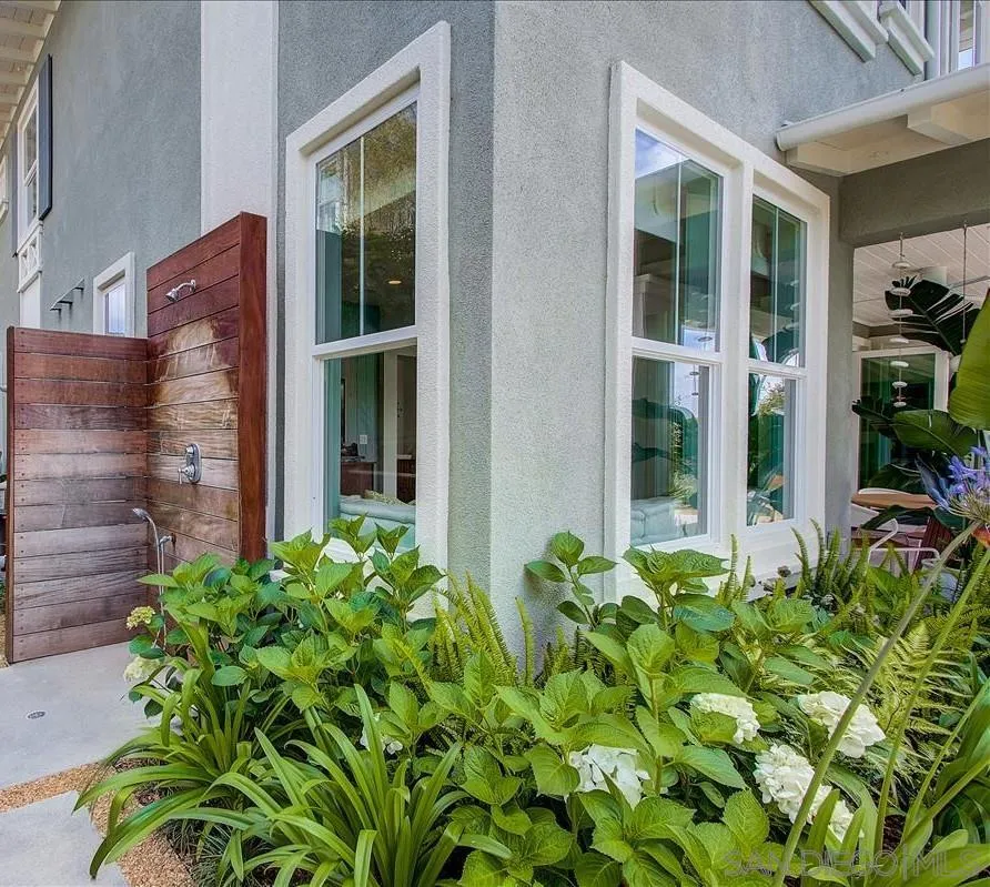 656 Jocelyn Way Encinitas, CA 92024 - Photo 31 of 35 a flower plants in front of a building