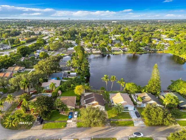 $525,000 | 12911 Southwest 17th Place, Davie, FL 33325