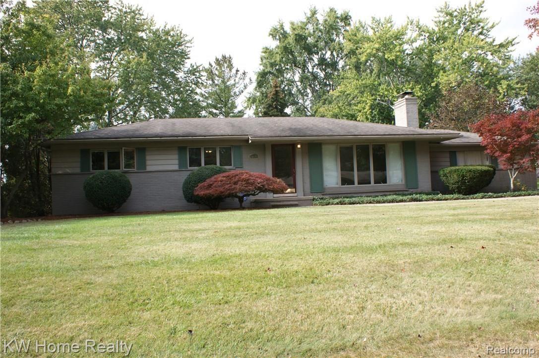 28035 Hawberry Road Farmington, MI 48331 - Photo 2 of 38 FRONT.JPG