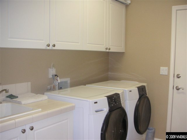 1730 River Gorge Court Reno, NV 89521 - Photo 8 of 9 a utility room with dryer and washer