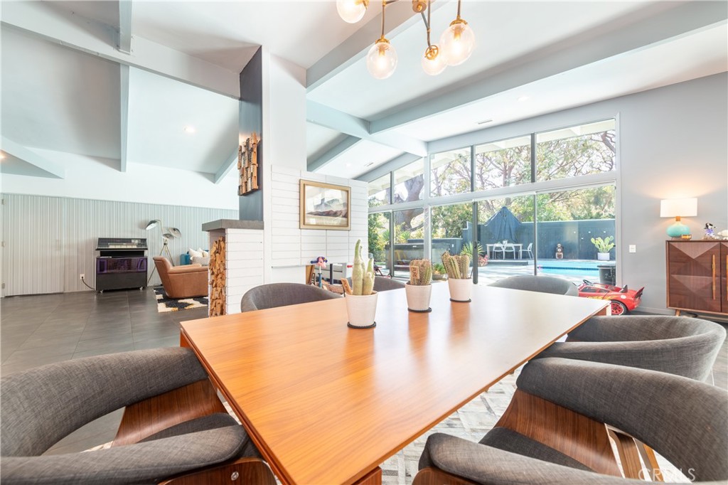 15626 Royal Ridge Road Sherman Oaks, CA 91403 - Photo 11 of 33