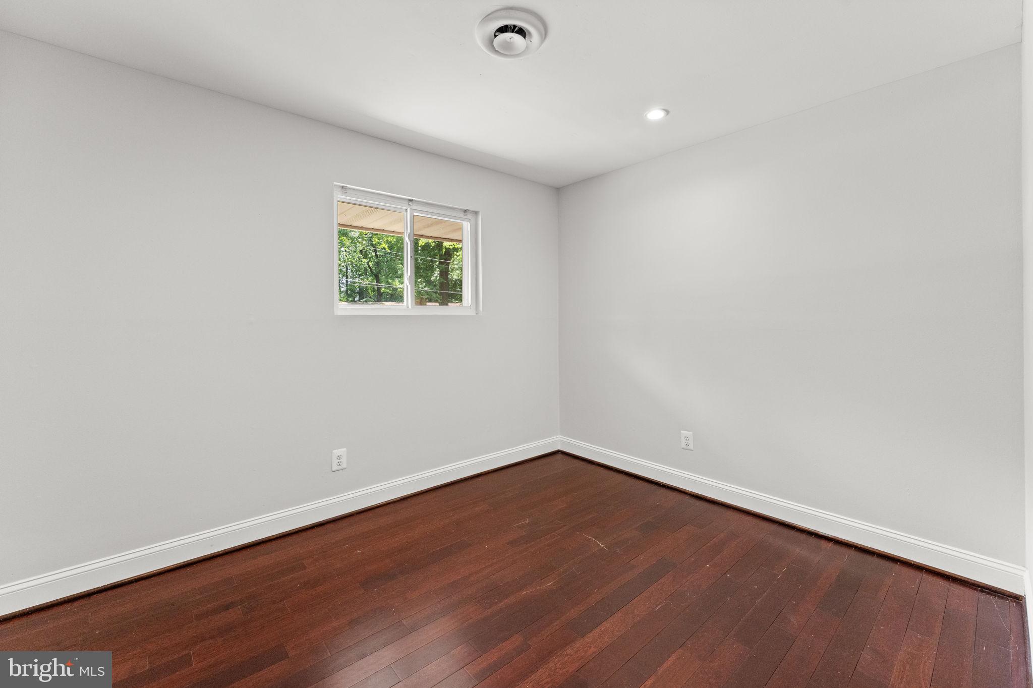 18301 Cabin Road Triangle, VA 22172 - Photo 24 of 46
