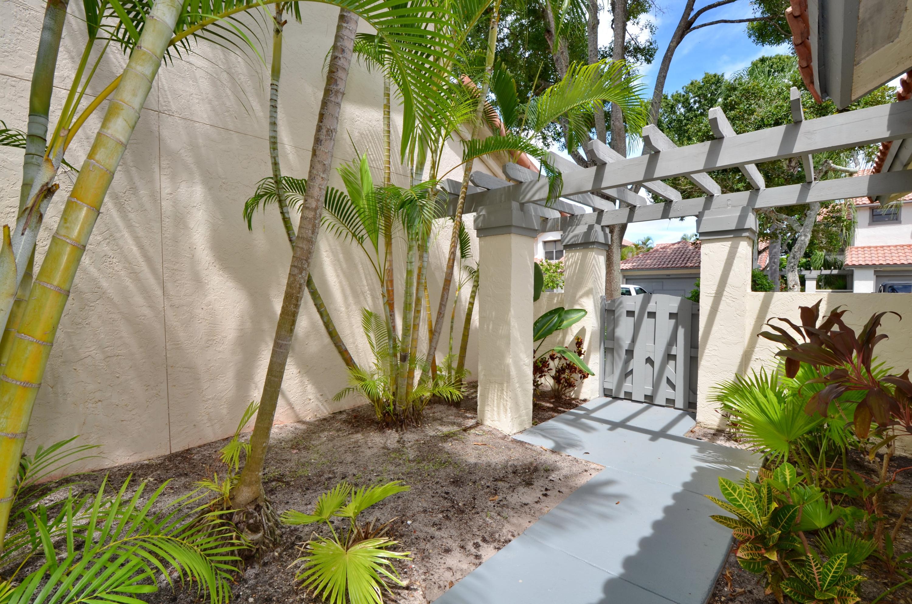 5530 Ilford Court Boca Raton, FL 33486 - Photo 23 of 29 COURTYARD