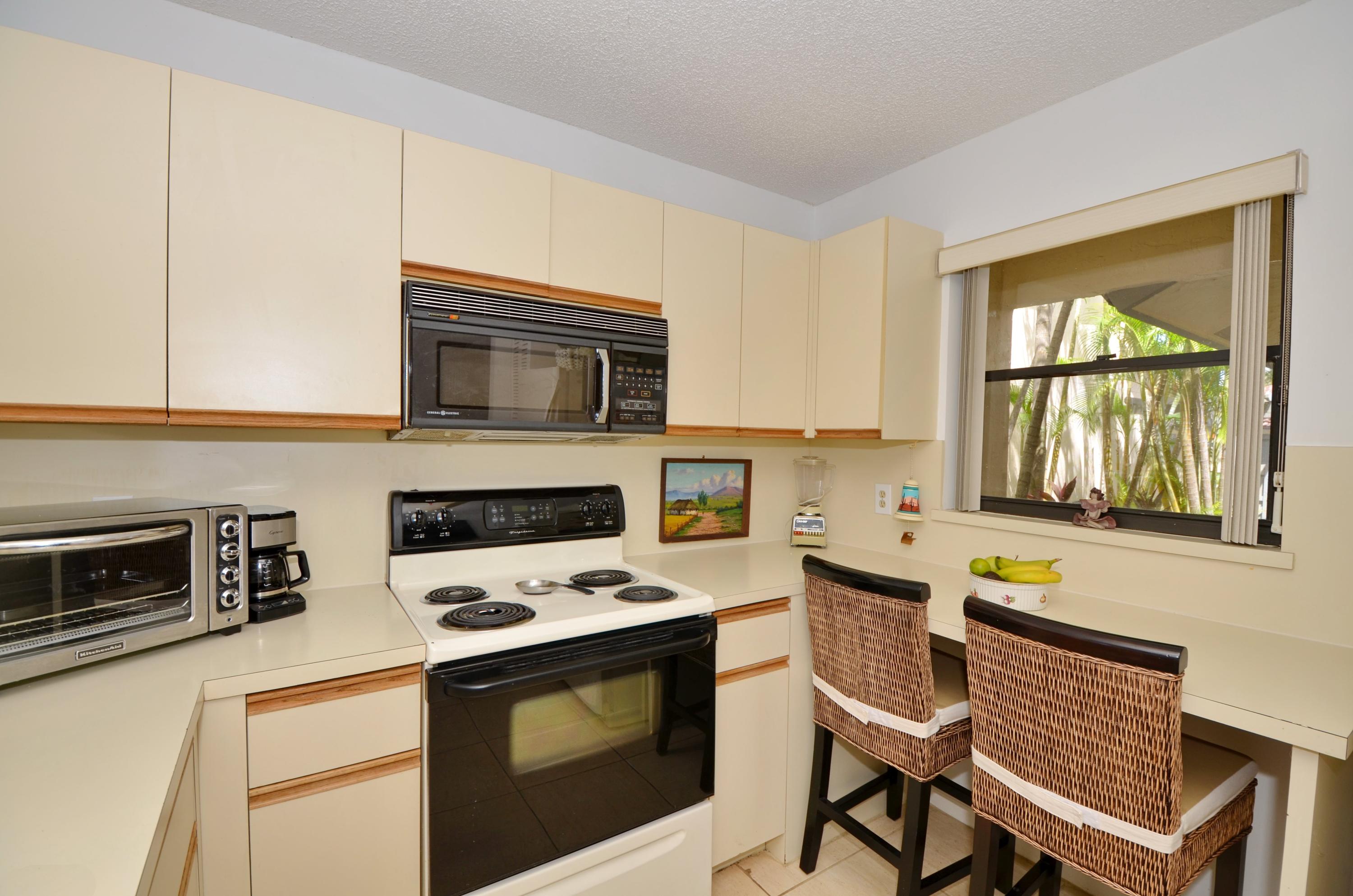 5530 Ilford Court Boca Raton, FL 33486 - Photo 8 of 29 KITCHEN