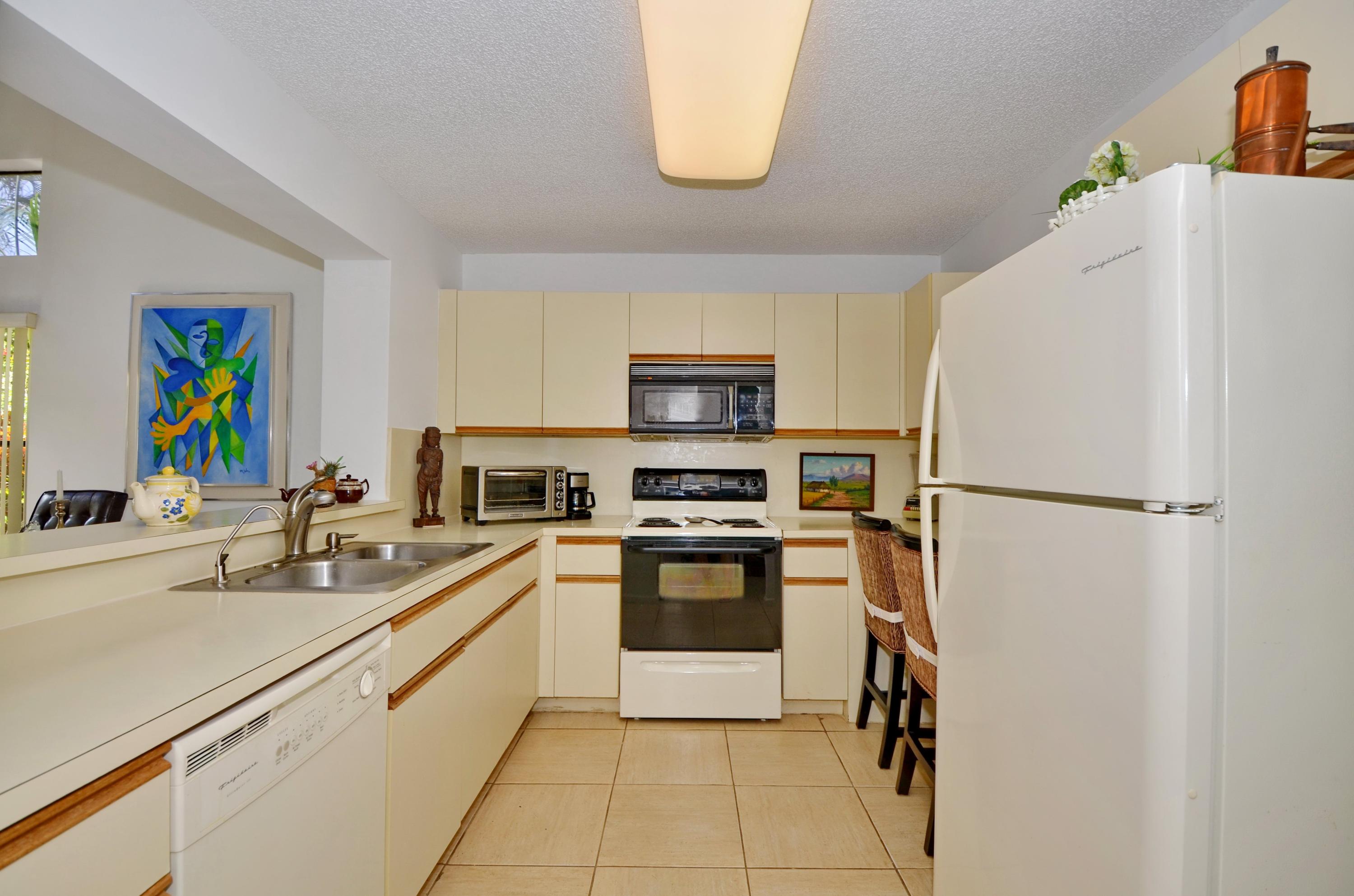 5530 Ilford Court Boca Raton, FL 33486 - Photo 9 of 29 KITCHEN 3