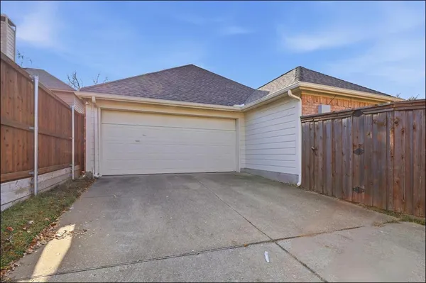 $2,400 | 4709 Rockcreek Lane, Plano, TX 75024
