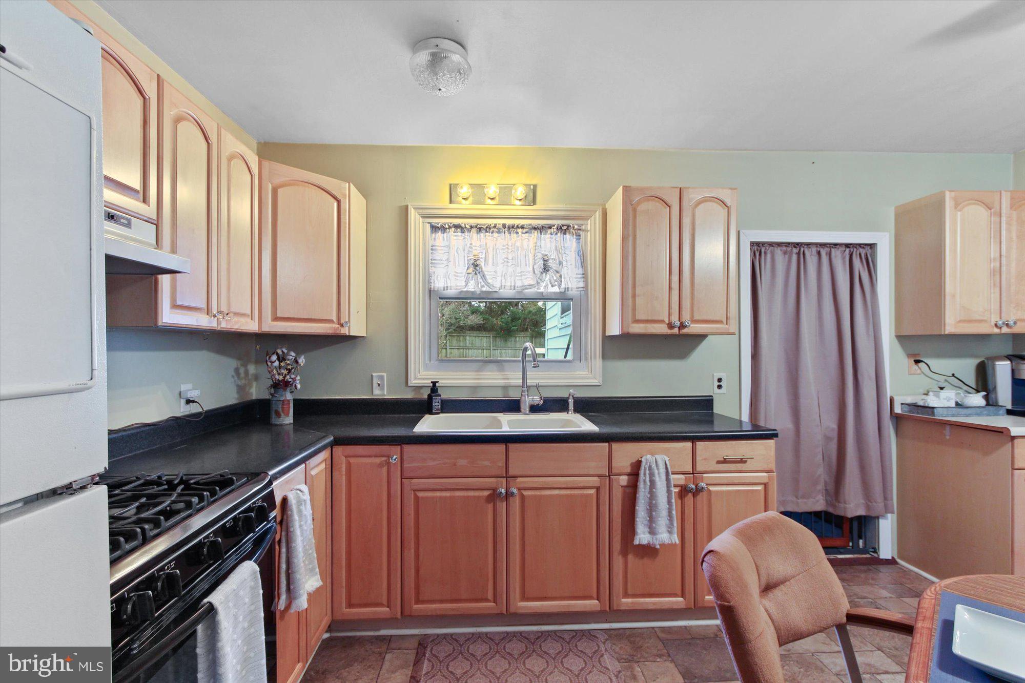 2448 Manor Road York, PA 17408 - Photo 9 of 26