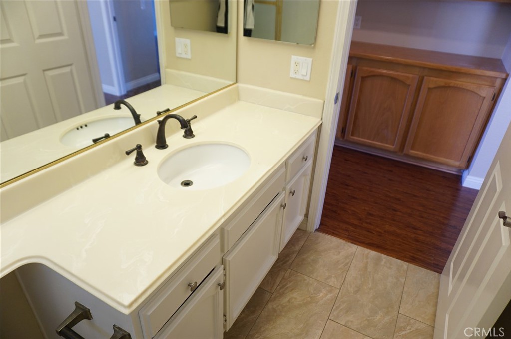 19584 Shadow Glen Circle Porter Ranch, CA 91326 - Photo 38 of 75