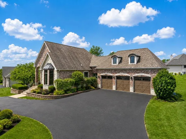 $709,900 | 13114 Deer Crossing, Roscoe, IL 61073