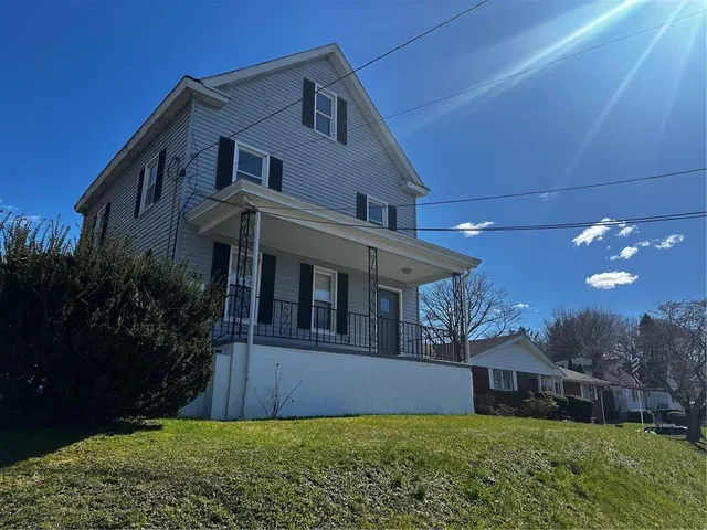 a view of house with a yard