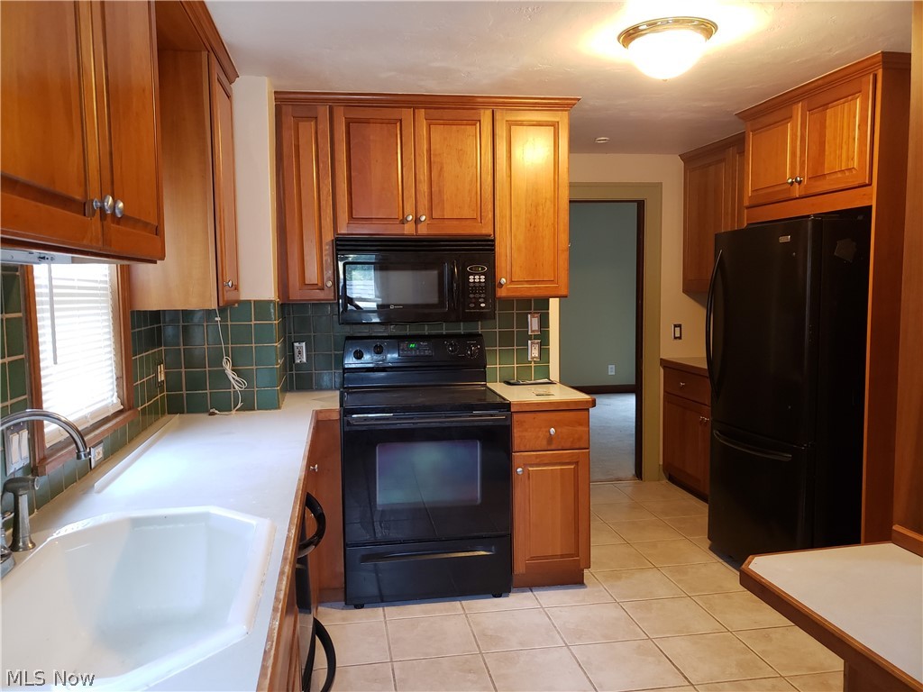 917 Cambridge Road Cleveland Heights, OH 44121 - Photo 8 of 27 Gallery Image 8