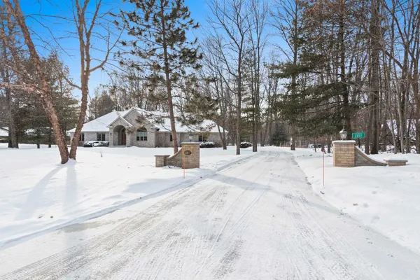 $749,900 | 2817 Brook Hills Drive, Green Bay, WI 54313