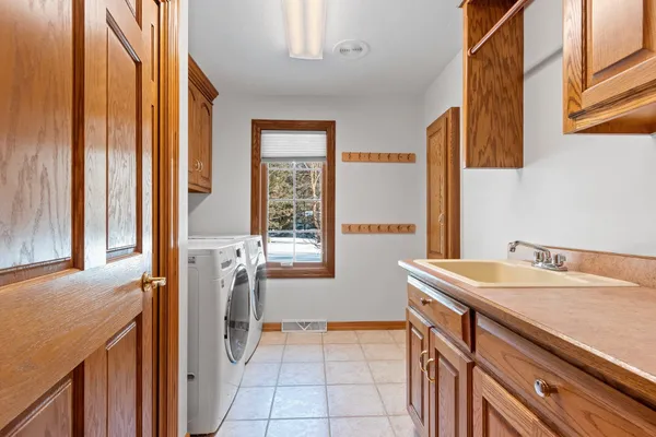$749,900 | 2817 Brook Hills Drive, Green Bay, WI 54313
