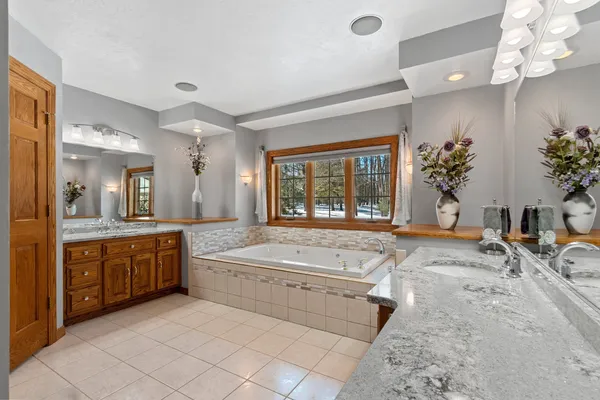 $749,900 | 2817 Brook Hills Drive, Green Bay, WI 54313