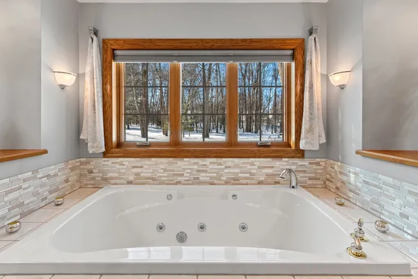 $749,900 | 2817 Brook Hills Drive, Green Bay, WI 54313