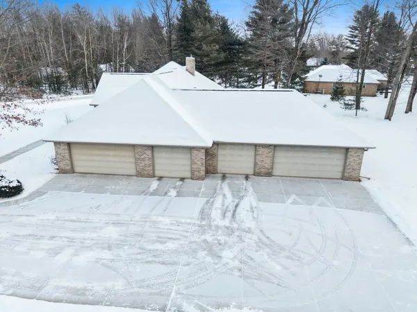 $749,900 | 2817 Brook Hills Drive, Green Bay, WI 54313