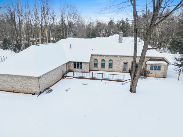 $749,900 | 2817 Brook Hills Drive, Green Bay, WI 54313