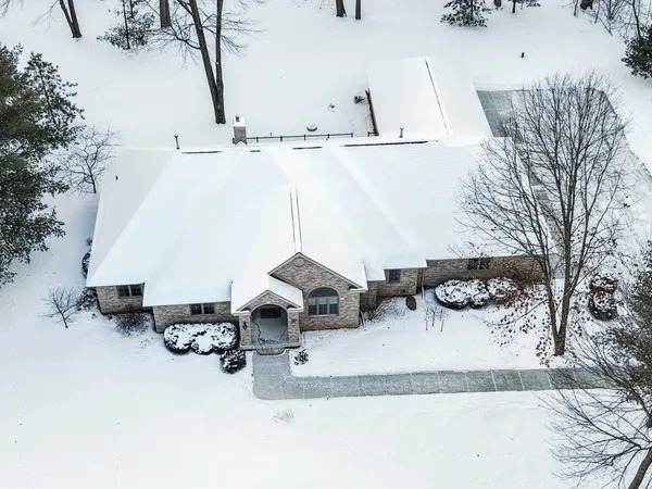 $749,900 | 2817 Brook Hills Drive, Green Bay, WI 54313