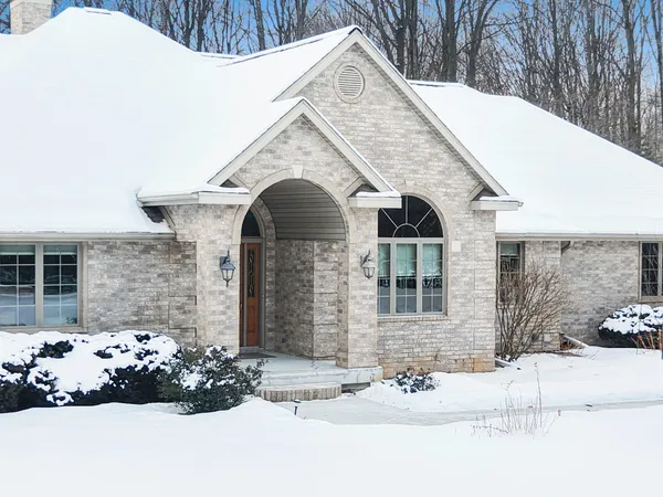 $749,900 | 2817 Brook Hills Drive, Green Bay, WI 54313